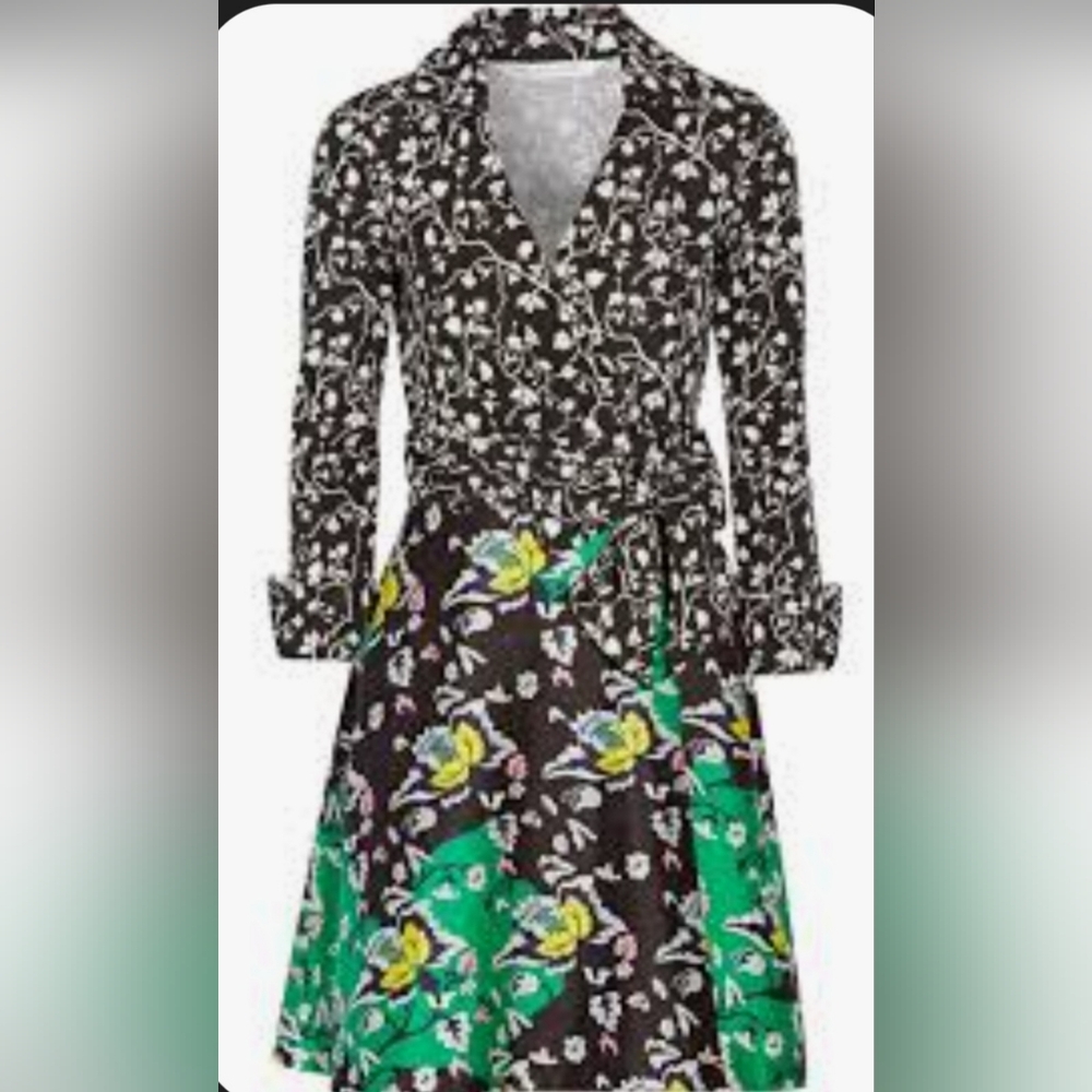 Diane von Furstenberg Amelianna combo wrap dress with a floral print. Size 8